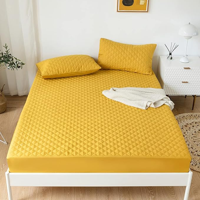 Hot Selling 2021 Soft Bamboo Fitted Bedsheet Set White Queen Size Waterproof Mattress Protector Breathable Mattress Pad Cover